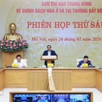 El primer ministro de Vietnam, Pham Minh Chinh, preside la sexta reunión del Comité Directivo Central sobre Políticas de Vivienda y el Mercado Inmobiliario. (Foto: VNA)