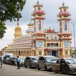 Santa Sede Cao Dai de Tay Ninh atrae a turistas durante el verano