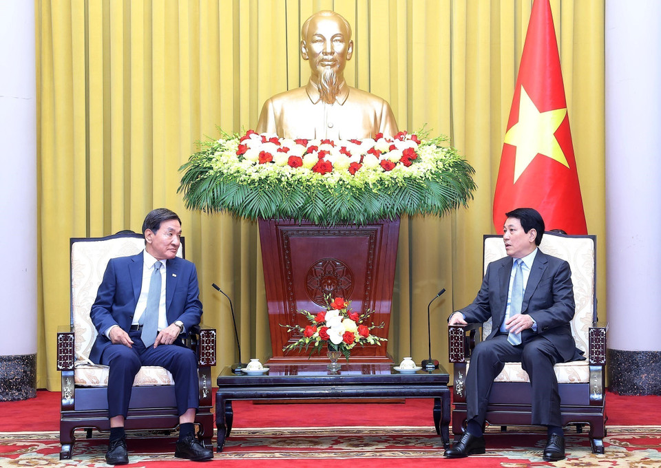 El presidente de Vietnam, Luong Cuong, recibió a Park Chang Dal, enviado especial del Presidente de Corea del Sur, el 30 de julio de 2025 en Hanoi. (Foto: VNA)