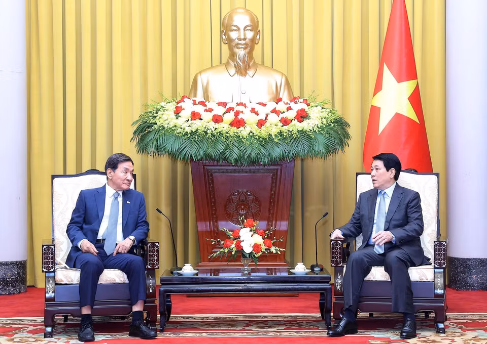 El presidente de Vietnam, Luong Cuong, recibió a Park Chang Dal, enviado especial del Presidente de Corea del Sur, el 30 de julio de 2025 en Hanoi. (Foto: VNA)