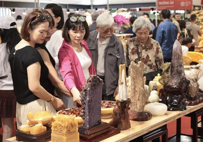 Diversos productos de piedras preciosas. (Foto: VNA)