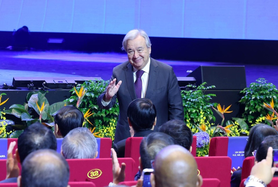 El secretario general de las Naciones Unidas, António Guterres, asiste a la ceremonia de firma y a la conferencia de alto nivel de la Convención de las Naciones Unidas contra la Ciberdelincuencia (Convención de Hanoi). (Foto: VNA)