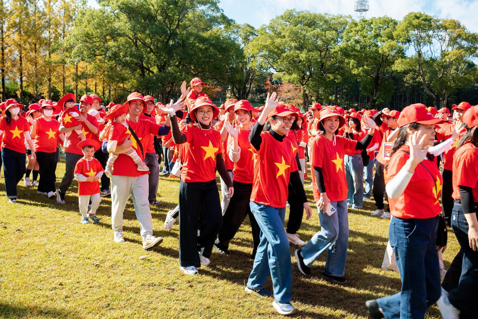 Los compatriotas que viven, estudian y trabajan en Kyushu – Okinawa se reunieron en Fukuoka para participar en el evento. (Foto: VNA)