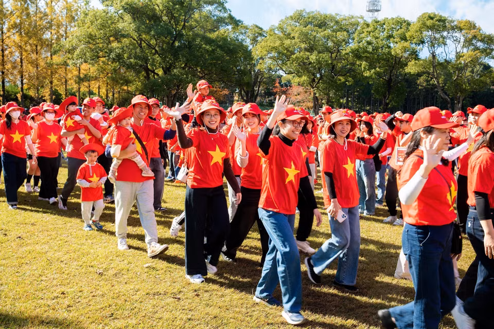 Los compatriotas que viven, estudian y trabajan en Kyushu – Okinawa se reunieron en Fukuoka para participar en el evento. (Foto: VNA)