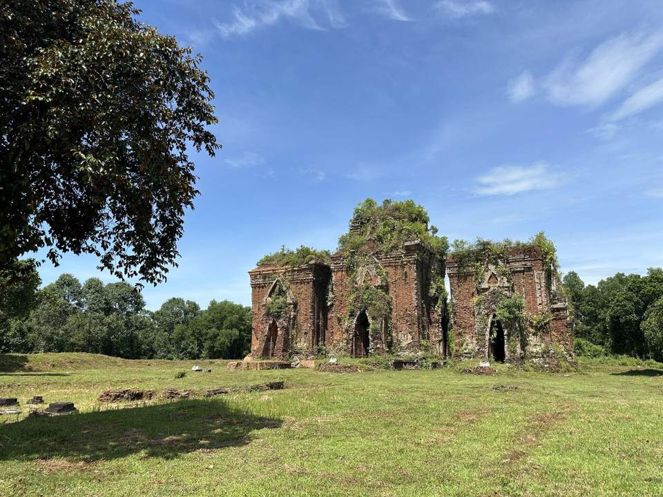 La torre Chien Dan está compuesta por tres infraestructuras: la torre Sur, la torre Central (la más grande) y la torre Norte. A través de los análisis arqueológicos se ha demostrado que estas obran son parte importante del arte Cham de los siglos XI–XII.(Fuente: VNA)
