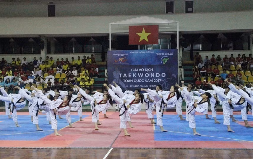 El taekwondo, arte marcial originario de Corea del Sur, ha crecido con fuerza en Vietnam durante décadas. En octubre de 2020, el Gobierno surcoreano, a través del Centro de Cultura Surcoreana en Vietnam, se comprometió a apoyar integralmente el desarrollo de esta disciplina en el país, inicialmente durante el período 2020-2023. (Foto: VNA)