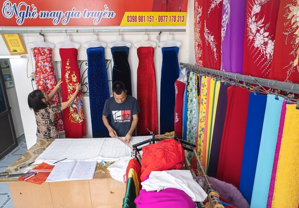 El pueblo de Trach Xa es famoso por su artesanía tradicional de costura ao dai, que se ha transmitido de generación en generación. (Foto: VNA)