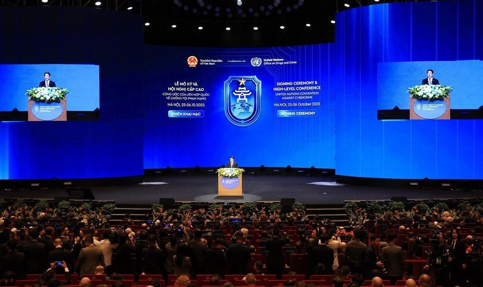 El presidente de Vietnam, Luong Cuong, pronuncia el discurso inaugural de la ceremonia de firma y la conferencia de alto nivel de la Convención de las Naciones Unidas contra la Ciberdelincuencia. (Foto: VNA)