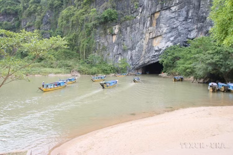 Camino de acceso a la cueva Phong Nha. (Fuente: VNA)