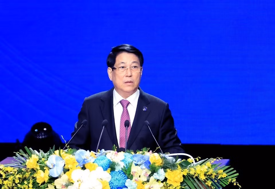 El presidente vietnamita, Luong Cuong, pronuncia el discurso inaugural de la ceremonia de firma y la conferencia de alto nivel de la Convención de las Naciones Unidas contra la Ciberdelincuencia. (Foto: VNA)