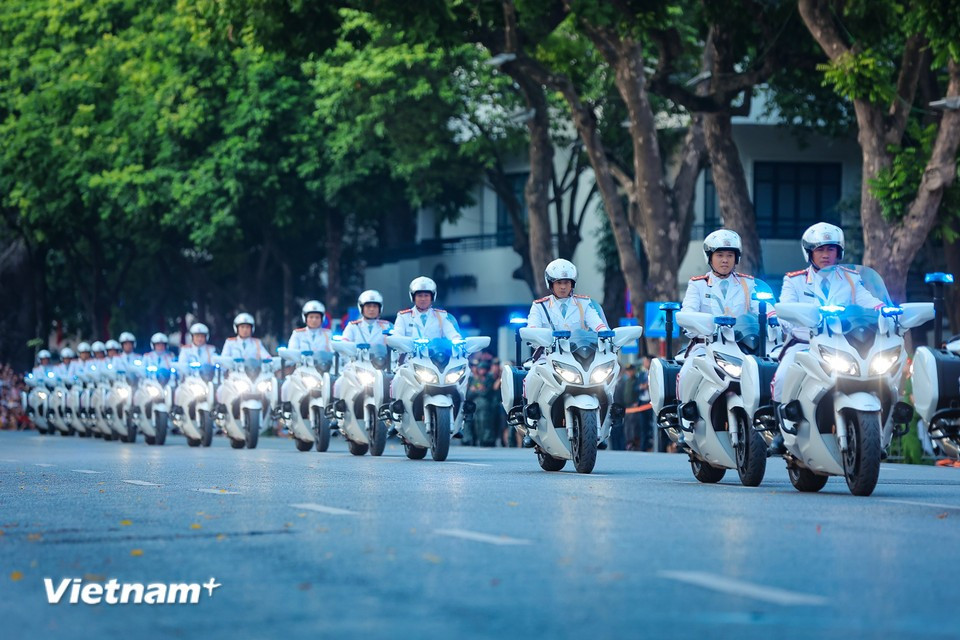 Cada escolta debe contar con una excelente condición física, tener un juicio certero, tomar decisiones con rapidez y estar siempre listo para el combate. (Foto: Vietnam+)