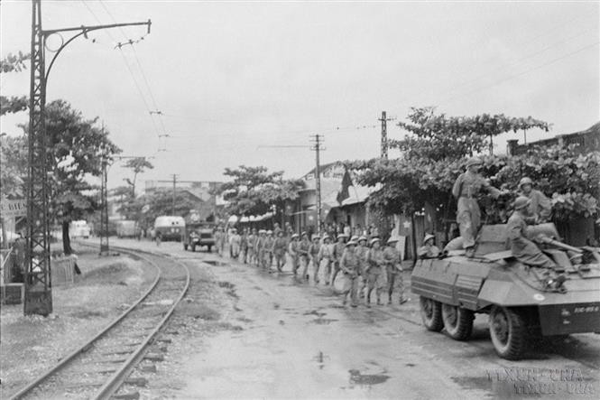 Con la retirada francesa, el Regimiento de la Capital avanzó desde Cau Giay para tomar el control de Hanoi ese mismo día, 9 de octubre. (Foto: Archivos de VNA)