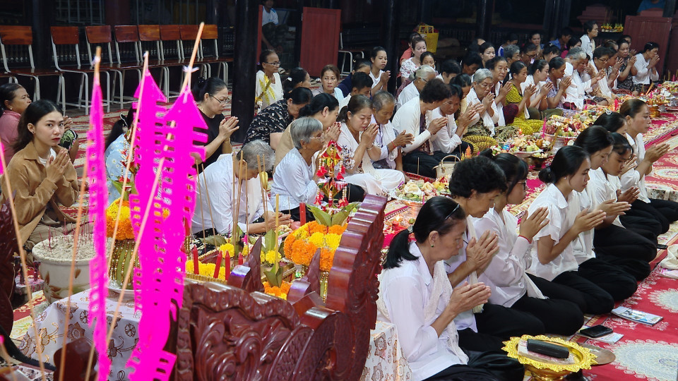 El Sene Dolta es una de las festividades principales para los Khmer, mostrando el respeto de los descendientes hacia sus ancestros, abuelos y seres queridos fallecidos. (Foto: VNA)
