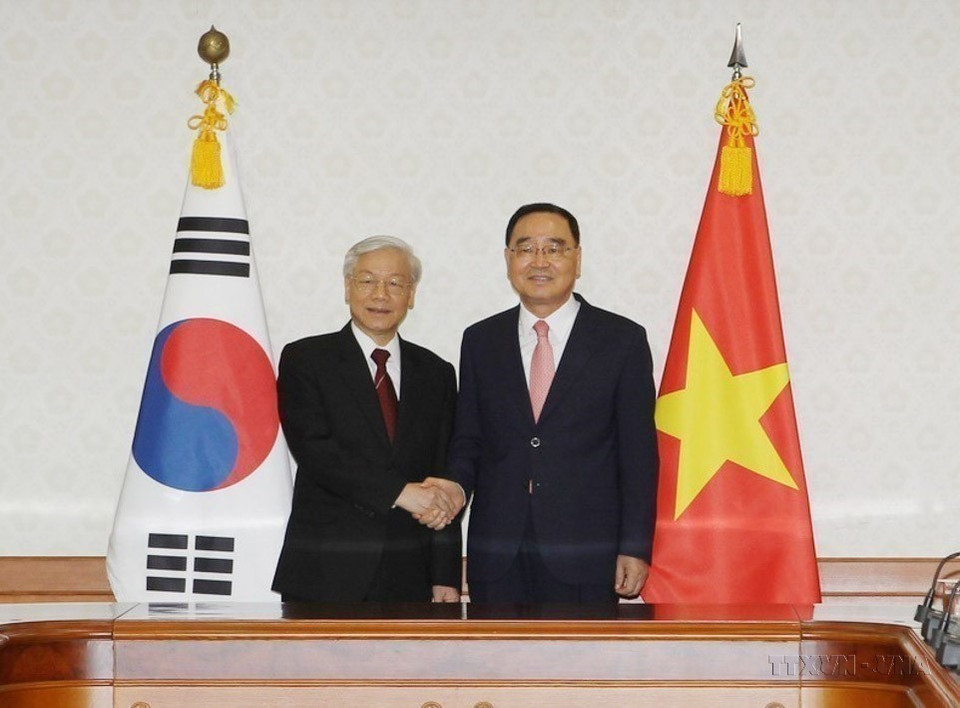 El secretario general del PCV, Nguyen Phu Trong, se reunió con el primer ministro surcoreano Jung Hong-won durante su visita de Estado a Corea del Sur, el 2 de octubre de 2014 en Seúl. (Foto: VNA)