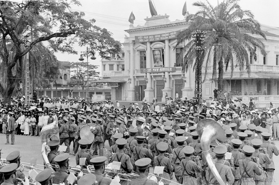 Vista general de la ceremonia de toma de control de Hai Phong en el área del Teatro de la Ópera de la ciudad. (Foto: VNA)