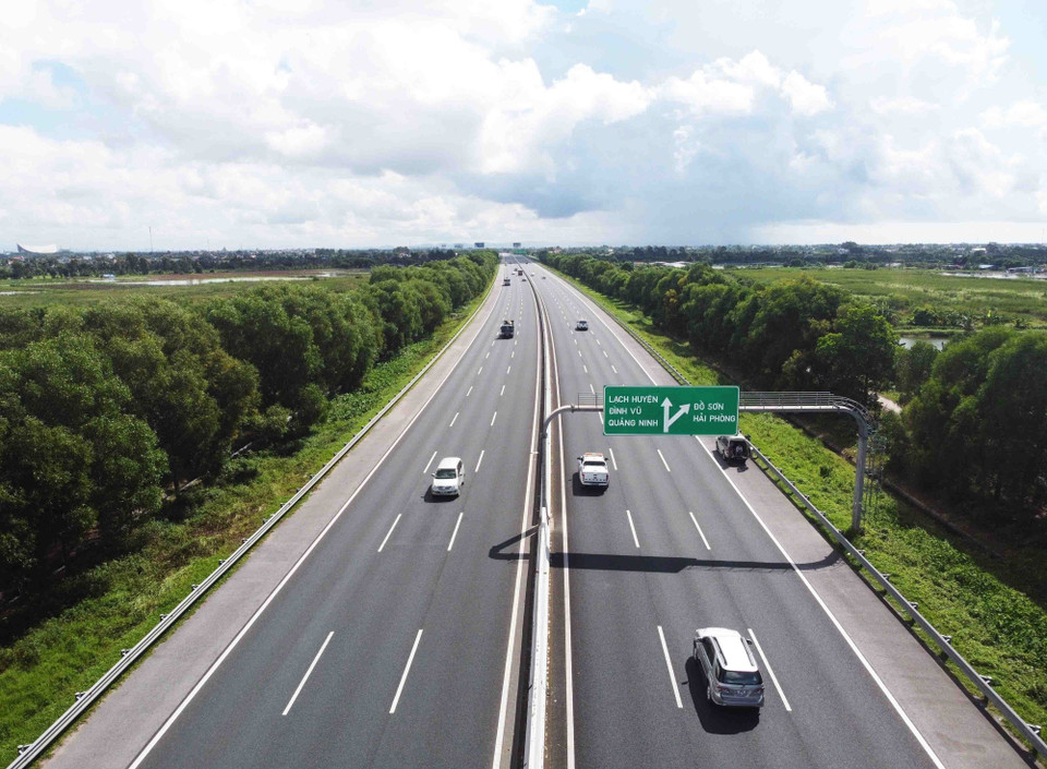 La autopista Hanoi – Hai Phong es la primera de Vietnam construida según estándares internacionales, con una longitud total de más de 105 km. (Foto: VNA)