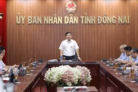 El vicepresidente del Comité Popular de la provincia de Dong Nai, Ho Van Ha, habla en la sesión de trabajo con la Sociedad General de Construcción No 1. (Foto: VNA)