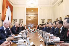 El secretario general del Partido Comunista de Vietnam, To Lam, y el presidente búlgaro Rumen Radev mantienen conversaciones oficiales. (Fuente: VNA)
