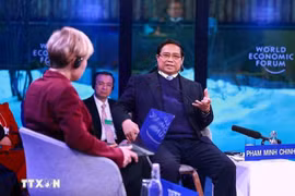 El primer ministro Pham Minh Chinh habla en el diálogo político especial (Foto: VNA)