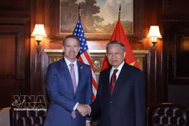 El secretario general del Partido y presidente del Estado, To Lam, recibe al embajador Jamieson Greer, representante comercial de Estados Unidos (USTR). Foto: VNA