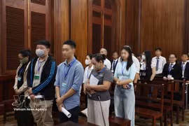 Los acusados ​​durante el juicio. Foto: VNA