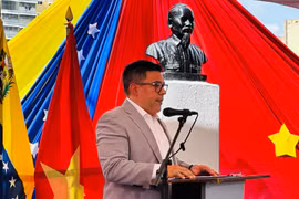 Nahum Fernández, miembro del Buró Político y vicepresidente del PSUV a cargo de la movilización popular, habla en el evento. (Foto: VNA)