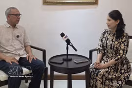 Beni Sukadis, coordinador sénior del Instituto Indonesio de Estudios de Defensa y Estrategia (LESPERSSI), durante una entrevista concedida a la Agencia Vietnamita de Noticias (VNA) en Indonesia. (Foto: VNA)