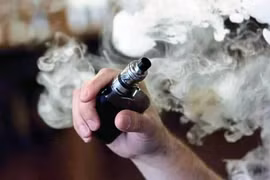 El gobierno tailandés se dispone a intensificar las medidas contra los fumadores de cigarrillos electrónicos, que pueden ser acusados ​​de recibir productos de contrabando. (Foto: www.globe.co.th)