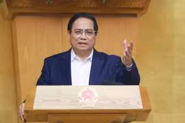 El primer ministro Pham Minh Chinh interviene en la reunión ordinaria del Gabinete. (Foto: VNA)