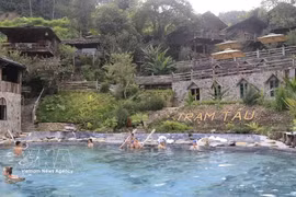 El turismo de bienestar se está convirtiendo gradualmente en un segmento de alto valor añadido, que contribuye a prolongar la estancia de los turistas internacionales que visitan Vietnam. (Foto: VNA)