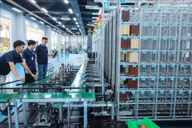 El Centro de Innovación Industria 4.0 – Universidad Internacional del Este (Binh Duong) contribuye a la formación de recursos humanos de alta calidad y a la aplicación de tecnología moderna, promoviendo el proceso de transformación digital de las empresas locales. (Foto: VNA)
