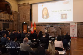 La viceministra de Relaciones Exteriores, Le Thi Thu Hang, interviene en línea durante el evento. (Foto: VNA)