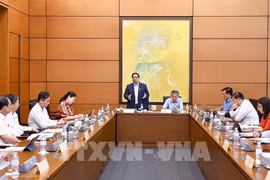 El primer ministro Pham Minh Chinh, habla en la sesión de debate. (Fuente: VNA)