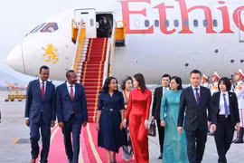 El primer ministro etíope, Abiy Ahmed Ali, y su esposa, Zinash Tayachew, llegan hoy a Hanoi, iniciando su visita oficial de cuatro días a Vietnam. (Foto: VNA)