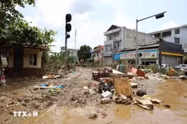 La ciudad de Yen Bai, en la provincia septentrional de Yen Bai, se ha visto gravemente afectada por el tifón Yagi. (Foto: VNA)