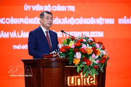 El primer ministro Le Minh Hung interviene en el encuentro. (Fuente: VNA)