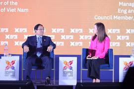 El primer ministro de Vietnam, Pham Minh Chinh, en el diálogo de alto nivel celebrado en el marco de la Cumbre de Negocios e Inversión de la ASEAN 2025 (ABIS). (Foto: VNA)