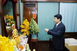 Rinden tributo al Presidente Ho Chi Minh en ocasión del Tet