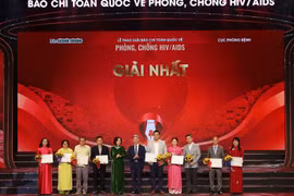 Los galardonados con el Primer Premio. (Foto: Vietnam+)