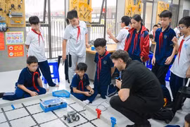 El laboratorio STEM despierta en los estudiantes el deseo de aprender, crear y llegar más lejos. (Fuente: baodautu.vn)