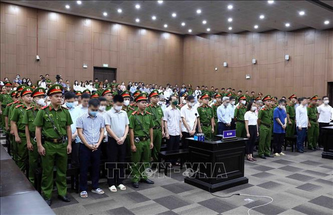 El juicio del caso de vuelos de rescate. (Fuente: VNA) Chuyến_bay_giải_cứu.jpg