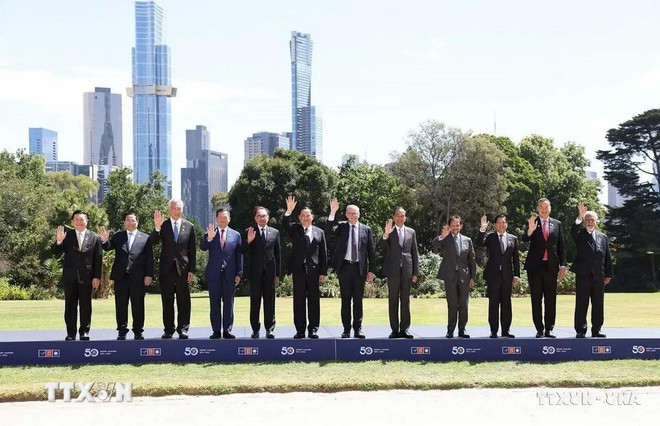 El primer ministro australiano, Anthony Albanese, los jefes de delegaciones y secretario general de la ASEAN asistieron a la reunión especial para celebrar los 50 años de relaciones ASEAN-Australia, en Melbourne, el 6 de marzo de 2024. (Fuente: VNA) thanh-lap-asean-2024-7453.jpg.webp