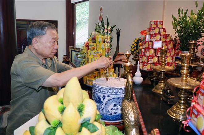El presidente To Lam rinde homenaje al General Vo Nguyen Giap en la reliquia nacional especial Bosque Tran Hung Dao. (Fuente: VNA) 2.jpg