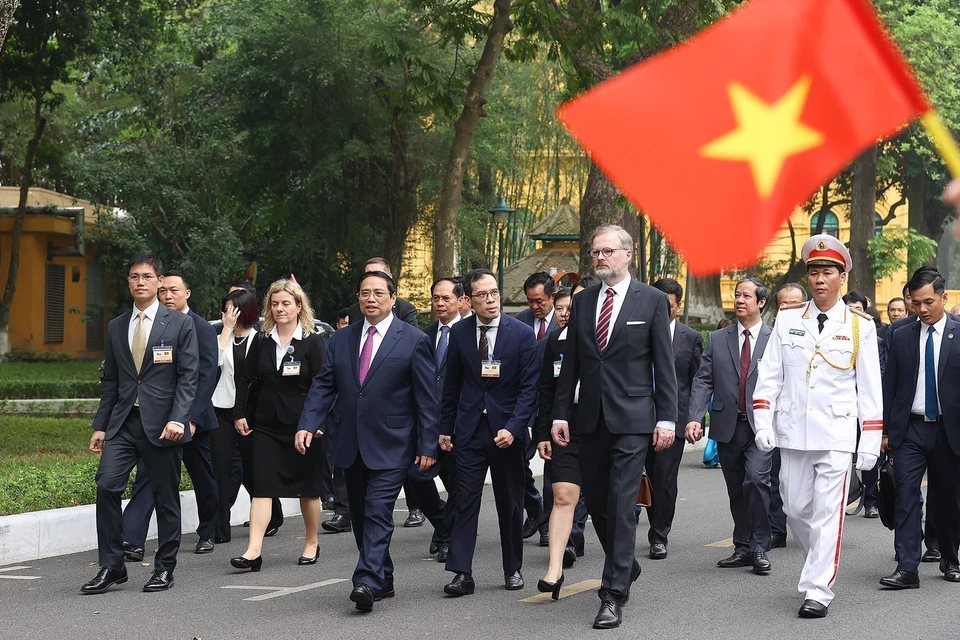 El primer ministro de Vietnam, Pham Minh Chinh, presidió la recepción a su homólogo checo Petr Fiala, quien realizó una visita oficial a la nación indochina. (21 de abril de 2023) (Foto: VNA)