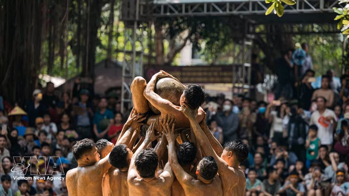 Festival del juego tradicional por pelota en agua de aldea Van - Patrimonio único de Kinh Bac