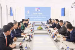 Reunión entre representantes del Ministerio de Relaciones Exteriores de Vietnam y el Ministerio de Comercio de Camboya (Foto: VNA)