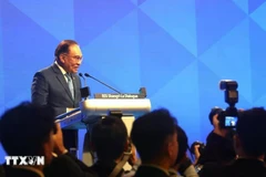 El primer ministro de Malasia, Datuk Seri Anwar Bin Ibrahim, pronuncia un discurso especial en el 22.º Diálogo de Shangri-La (Foto: VNA)