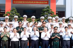 El secretario general del Partido Comunista de Vietnam, To Lam, y los oficiales (Foto: VNA)