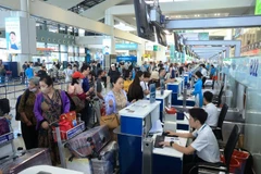 Los aeropuertos vietnamitas atendieron a un gran flujo de viajeros durante el feriado (Foto: VNA)