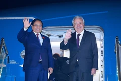El primer ministro de Vietnam, Pham Minh Chinh, y el secretario general de la ONU, António Guterres, parten de Hanoi rumbo a Malasia para participar en la 47ª Cumbre de la ASEAN y las cumbres relacionadas (Foto: VNA)